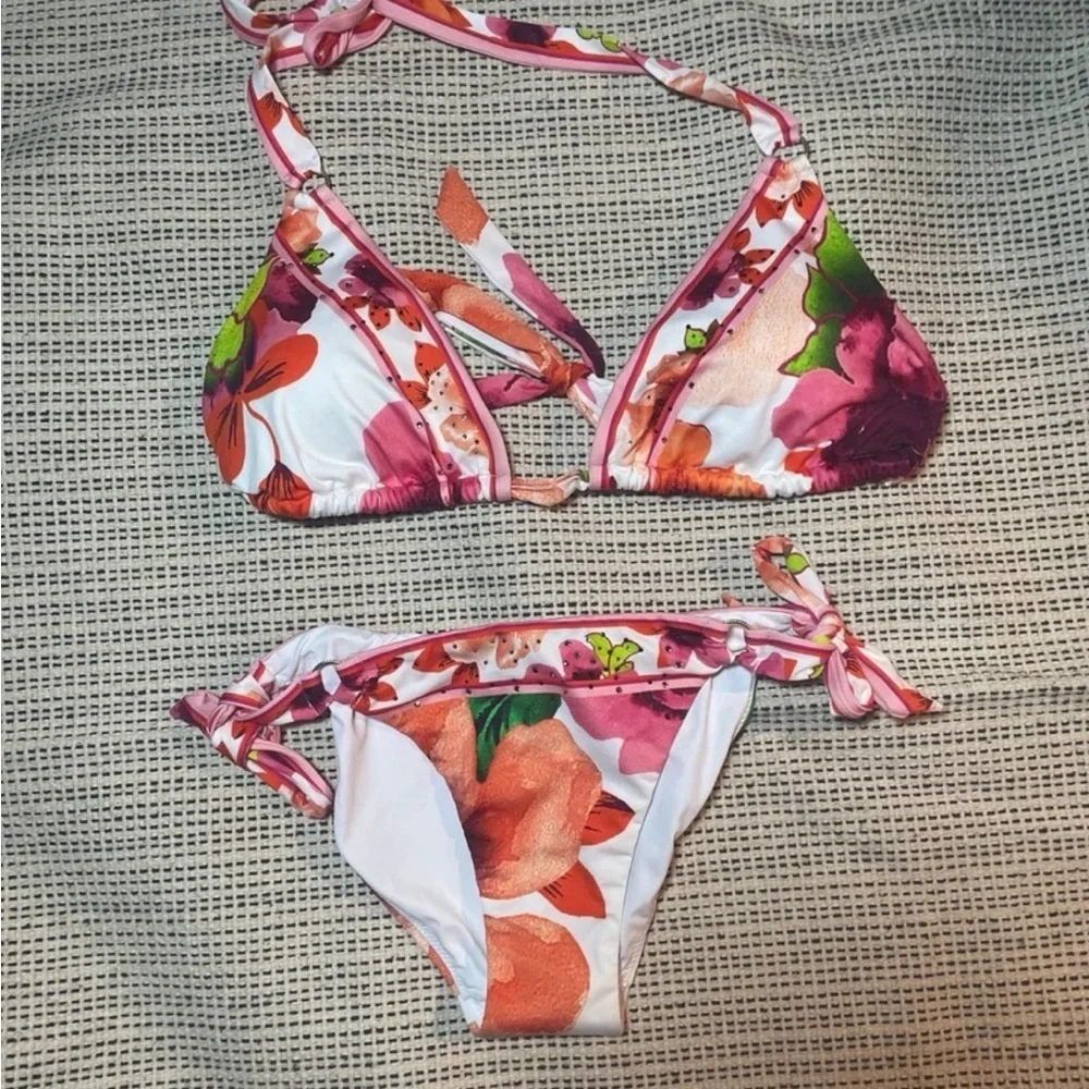 NWOT Camilla ring tie side bottoms
